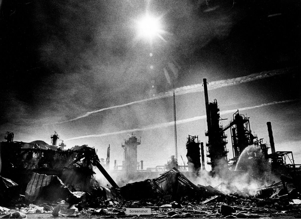 1978 Conoco refinery explosion.jpg